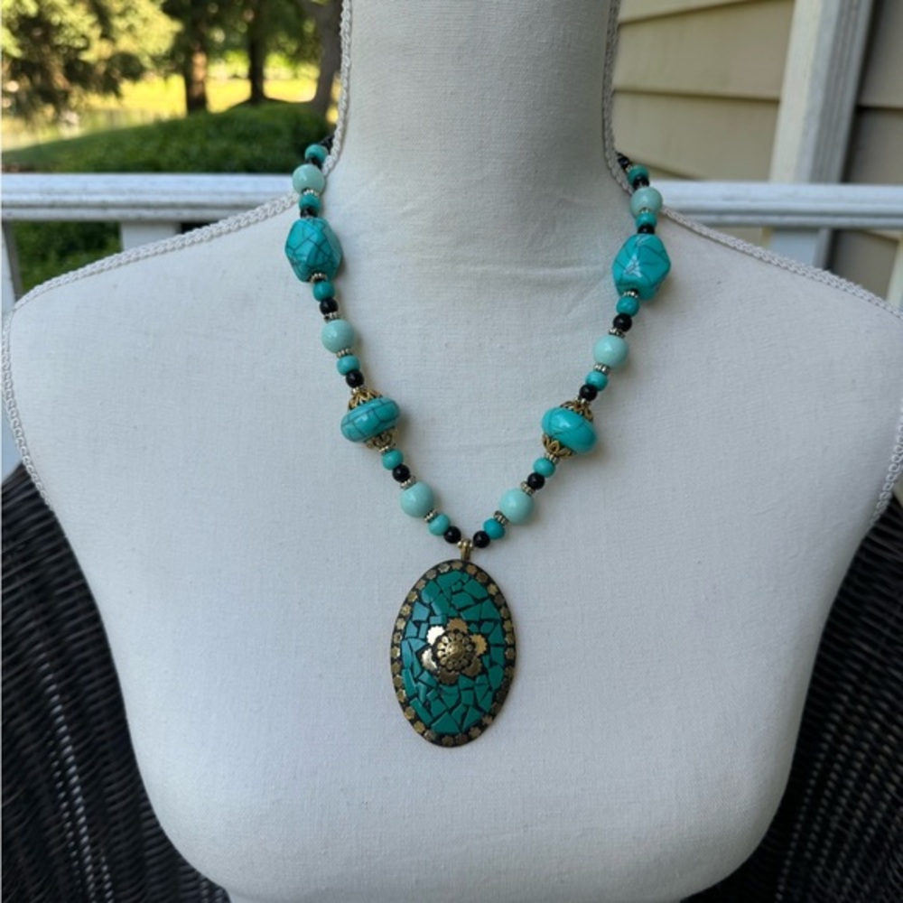 FAMILY VINTAGE STATEMENT NECKLACE